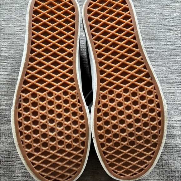 Vans Like New Woman’s black/white sneakers Sz. 7 - Picture 5 of 7